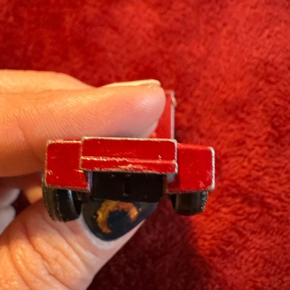 Vintage Red Diecast Semi Truck Cab Flatbed 10 Wheeler Made in Hong Kong‎